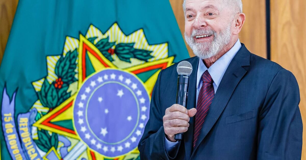 Presidente Lula em conversa com jornalistas.