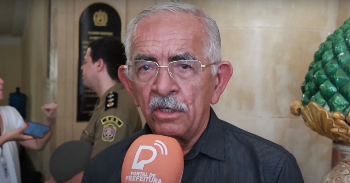 Prefeito de Paulista Yves Ribeiro.