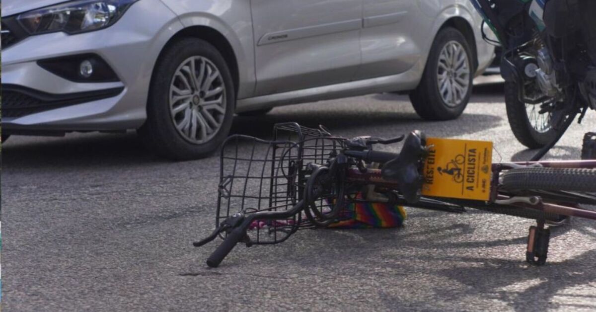 Ciclista morre atropelada no Recife.
