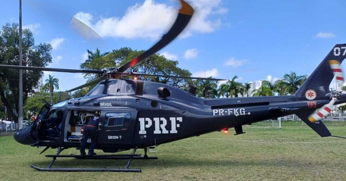 Helic&oacute;ptero que resgatou homem no Cabo ap&oacute;s acidente.
