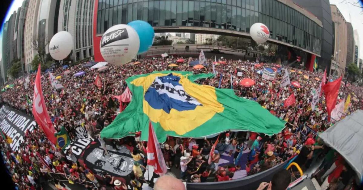 Manifesta&ccedil;&atilde;o contra a PEC da Blindagem na Avenida Paulista.