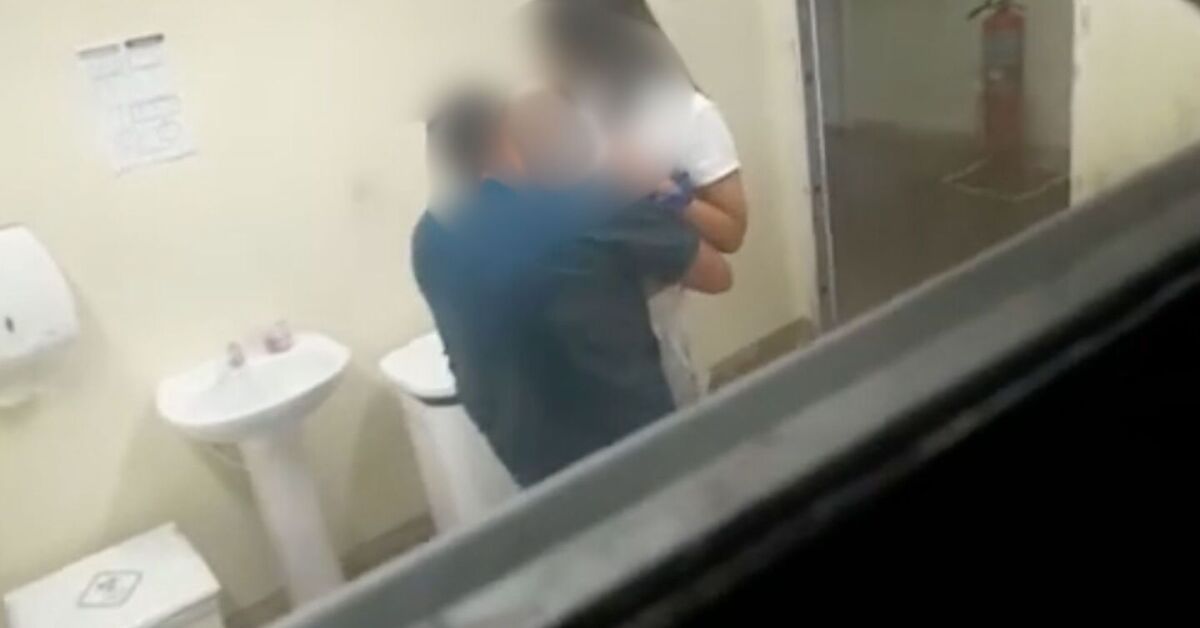 M&eacute;dico fazendo sexo com estagi&aacute;ria de enfermagem dentro de UPA.