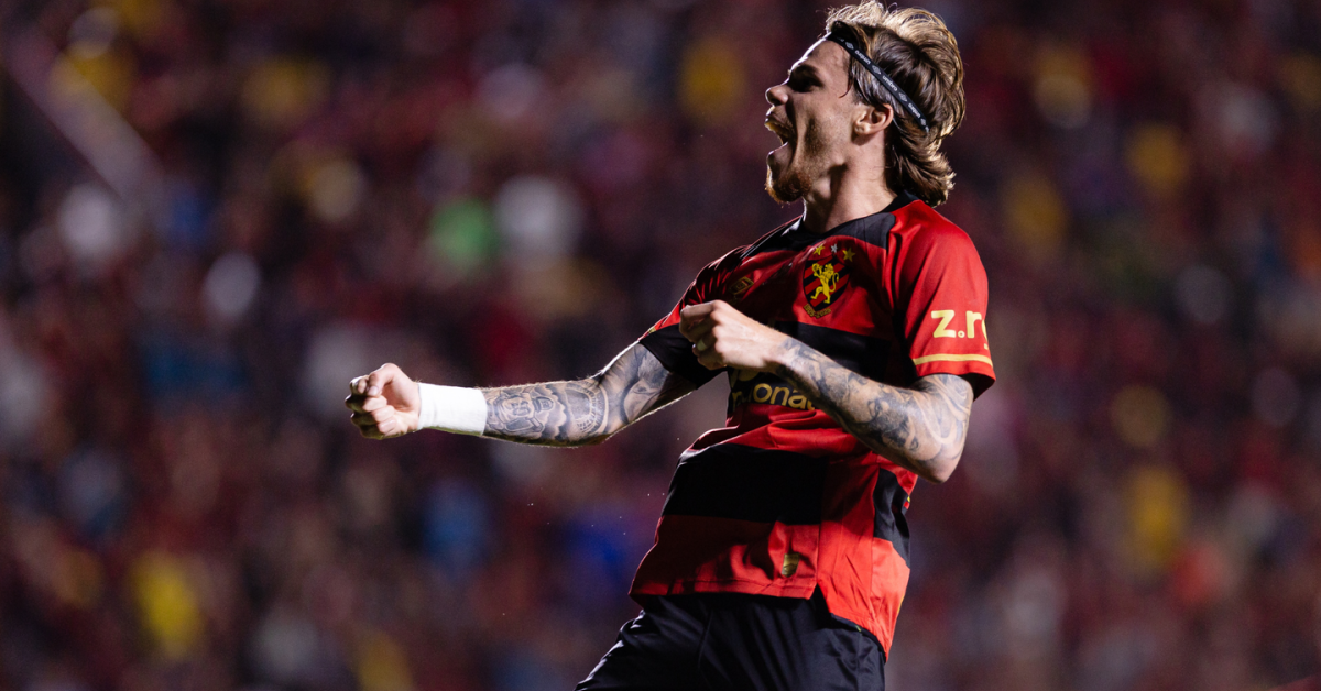 Barletta comemorando gol com a camisa do Sport no Pernambucano.