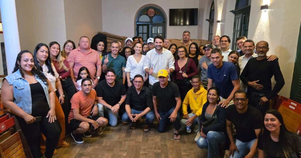 Z&eacute; de Irm&atilde; T&ecirc;ca se re&uacute;ne com aliados em Paulista.