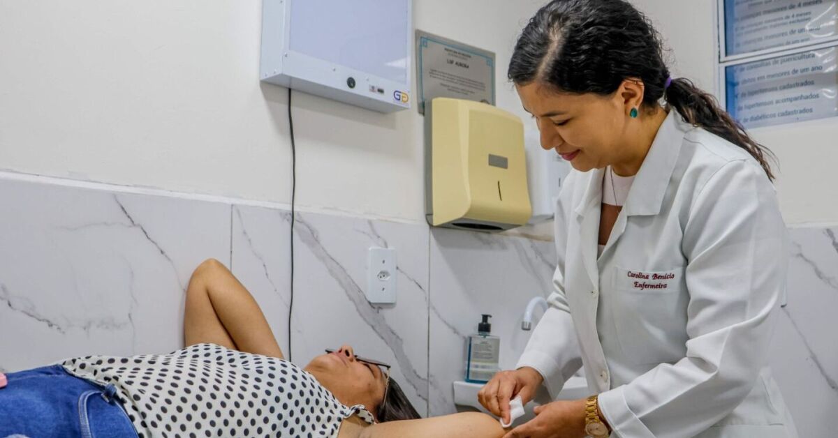 Inser&ccedil;&atilde;o do implante contraceptivo subd&eacute;rmico Implanon em Paulista.
