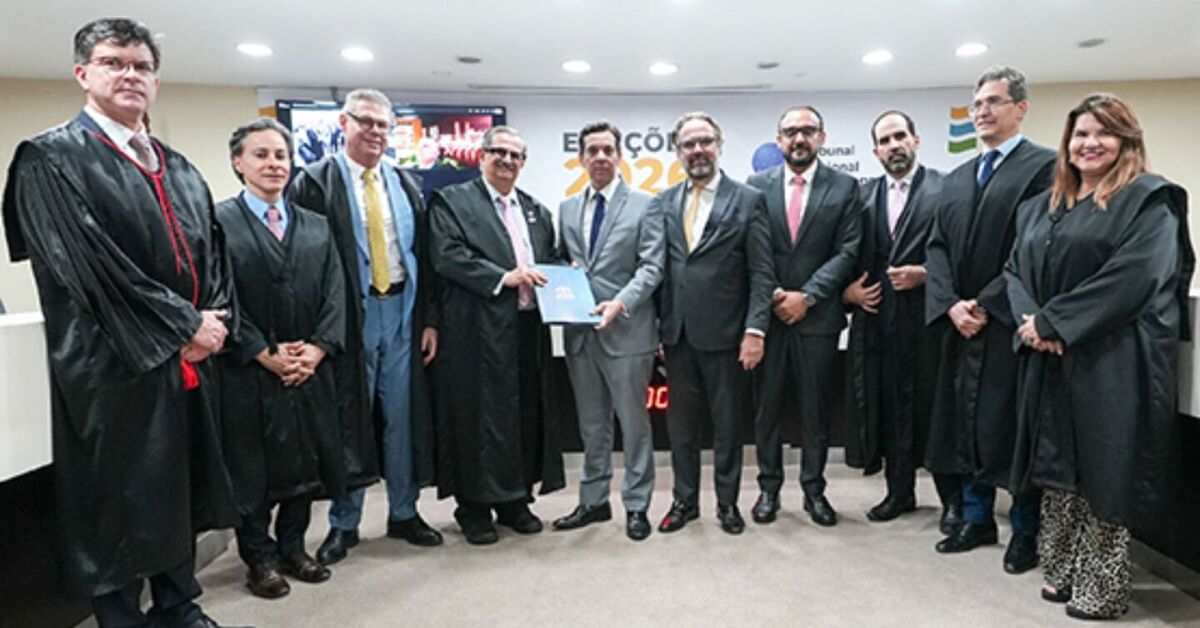 O Tribunal de Contas de Pernambuco (TCE-PE) entregou ao Tribunal Regional Eleitoral de Pernambuco (TRE-PE), nesta quinta-feira, 13 de agosto, a rela&ccedil;&atilde;o. 