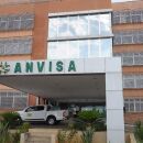 Fachada do pr&eacute;dio da Anvisa, em Bras&iacute;lia, onde s&atilde;o tomadas decis&otilde;es sobre a fiscaliza&ccedil;&atilde;o e retirada de produtos irregulares do mercado.