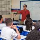Professor em sala de aula.