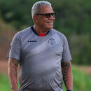 H&eacute;lio dos Anjos ter&aacute; que realizar mudan&ccedil;a no time titular para o cl&aacute;ssico contra o Sport.