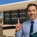 Ilustra&ccedil;&atilde;o de um professor na frente do STF