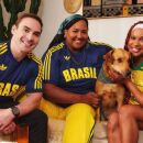 Adidas e Time Brasil lan&ccedil;am linha retr&ocirc; enquanto Nike gera pol&ecirc;mica com camisa "Vai, Brasa"