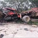 Estado de caminh&atilde;o ap&oacute;s colis&atilde;o frontal na BR-232.