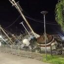 Navio hist&oacute;rico tomba e metade da embarca&ccedil;&atilde;o fica submersa em SP.