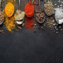 Sementes de cominho s&atilde;o usadas em diferentes culin&aacute;rias e tamb&eacute;m chamam aten&ccedil;&atilde;o pelos poss&iacute;veis benef&iacute;cios digestivos.