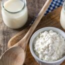 Kefir &eacute; uma bebida fermentada rica em probi&oacute;ticos que pode ajudar na sa&uacute;de intestinal e no controle do peso.