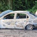 Motorista de app &eacute; feito de ref&eacute;m e tem carro incendiado enquanto estava na mala no Grande Recife.