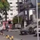 Recife: carro capota ap&oacute;s colis&atilde;o com outro ve&iacute;culo no bairro de Candeias, em Jaboat&atilde;o.