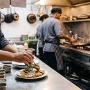 Bares e restaurantes operam com lucro ou estabilidade em agosto, aponta Abrasel.