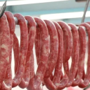 Lingui&ccedil;a de carne su&iacute;na defumada.