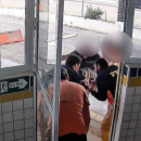Policiais salvam beb&ecirc; engasgada