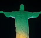 Cristo Redentor ganha as cores verde e amarela em celebra&ccedil;&atilde;o ao Mundial Feminino de 2027.