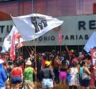 Protesto em frente da Prefeitura do Recife.