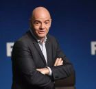 Presidente da FIFA afirma estar satisfeito com a pris&atilde;o dos torcedores envolvidos em caso de racismo contra Vini JR.