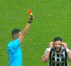 Hulk leva cart&atilde;o vermelho ap&oacute;s reclama&ccedil;&atilde;o em Atl&eacute;tico-MG x Palmeiras &mdash;