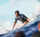 MEDINA X CHUMBINHO: duelo entre os brasileiros &eacute; adiado novamente em Teahupo'o.