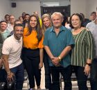 Mirella Almeida e Chiquinho durante reunião com comerciantes de Olinda.