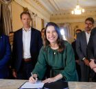 Raquel Lyra celebra investimento de R$ 2 bilh&otilde;es com instala&ccedil;&atilde;o da primeira ind&uacute;stria de e-metanol do Brasil no Porto de Suape.