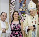 Prefeita de Igarassu, Elcione Ramos com o Padre Josivan Bezerra e Arcebispo Dom Fernando Saburido. 