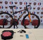 Bandido &eacute; preso pela PM ap&oacute;s roubar bicicleta, celular e objetos de mulher, em Boa Viagem