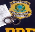 PRF: Motorista procurado por furto, tenta fugir correndo em abordagem na BR-101