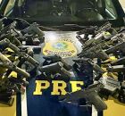 PRF apreende 28 pistolas e 59 carregadores em carro de casal que estava com filha de 4 anos