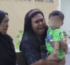 M&atilde;e ao resgatar filho de 11 meses.