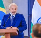 Presidente Lula discursando. 