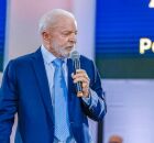 Presidente Lula discursando. 