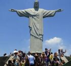 Turistas no Cristo Redentor, em S&atilde;o Paulo.