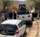 COMPESA faz opera&ccedil;&atilde;o com PM e retira 162 liga&ccedil;&otilde;es clandestinas em Riacho das Almas, no Agreste