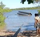 Catamar&atilde; virou na tarde deste domingo (15) | Buscas pela beb&ecirc; duraram 1 hora.