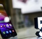 Celular e placa do 5G.