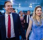 Camilo Santana e sua esposa, On&eacute;lia Santana.