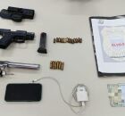 Itens apreendidos pela pol&iacute;cia na opera&ccedil;&atilde;o.