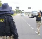 Agentes da PRF durante opera&ccedil;&atilde;o Rodovida.
