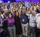 Governadora Raquel Lyra e sua vice, Priscila Krause com funcion&aacute;rios.