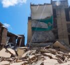 Pr&eacute;dio desabado no bairro do Janga, em Paulista.