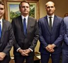 Jair Bolsonaro e filhos