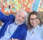 Lula ao lado de Janja. 