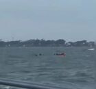 Barco com 19 pessoas naufraga no litoral do estado do Rio.
